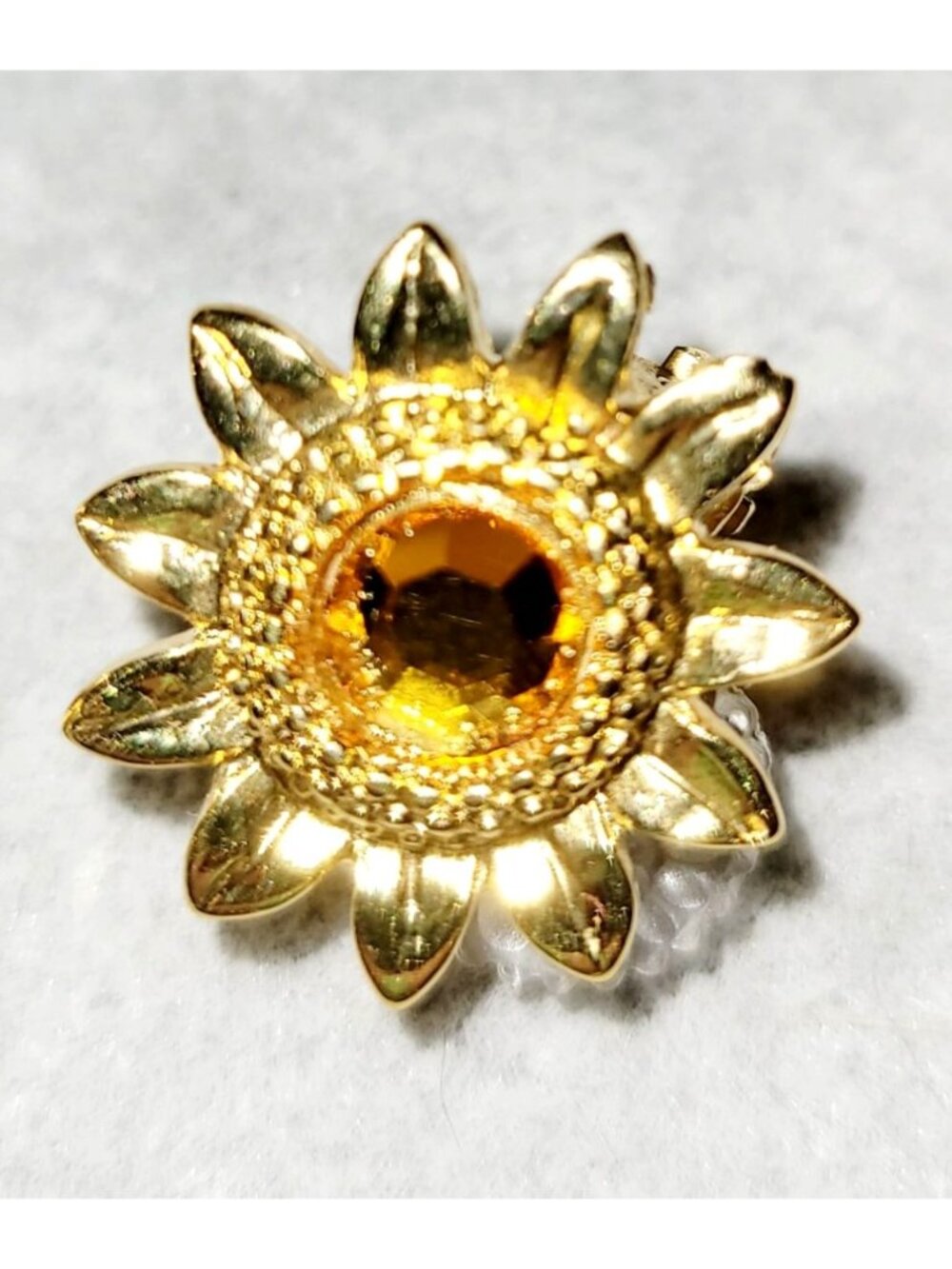 Vintage Circa 1980's Clip on Statement Earrings Gold Tone Textured SunFlowers - Picture 3 of 6